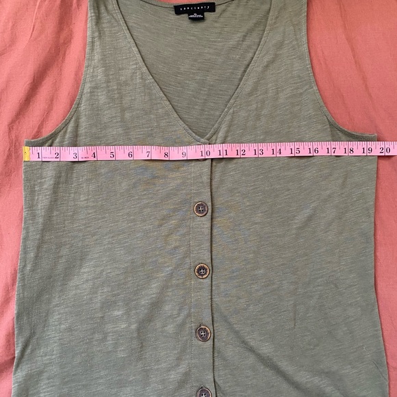 Green button down tank - Picture 5 of 6